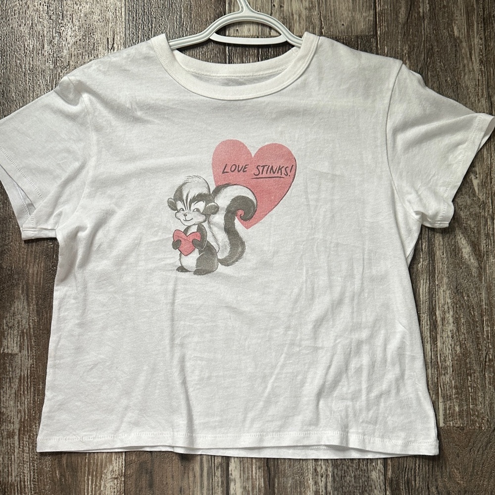 American Eagle Outfitters White Kids Tee with Pink Heart Skunk Graphic